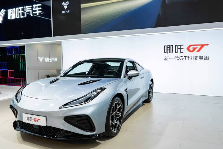 惠州158哪吒汽车在智能汽车领域的表现，领途汽车在新能源汽车市场中的影响力